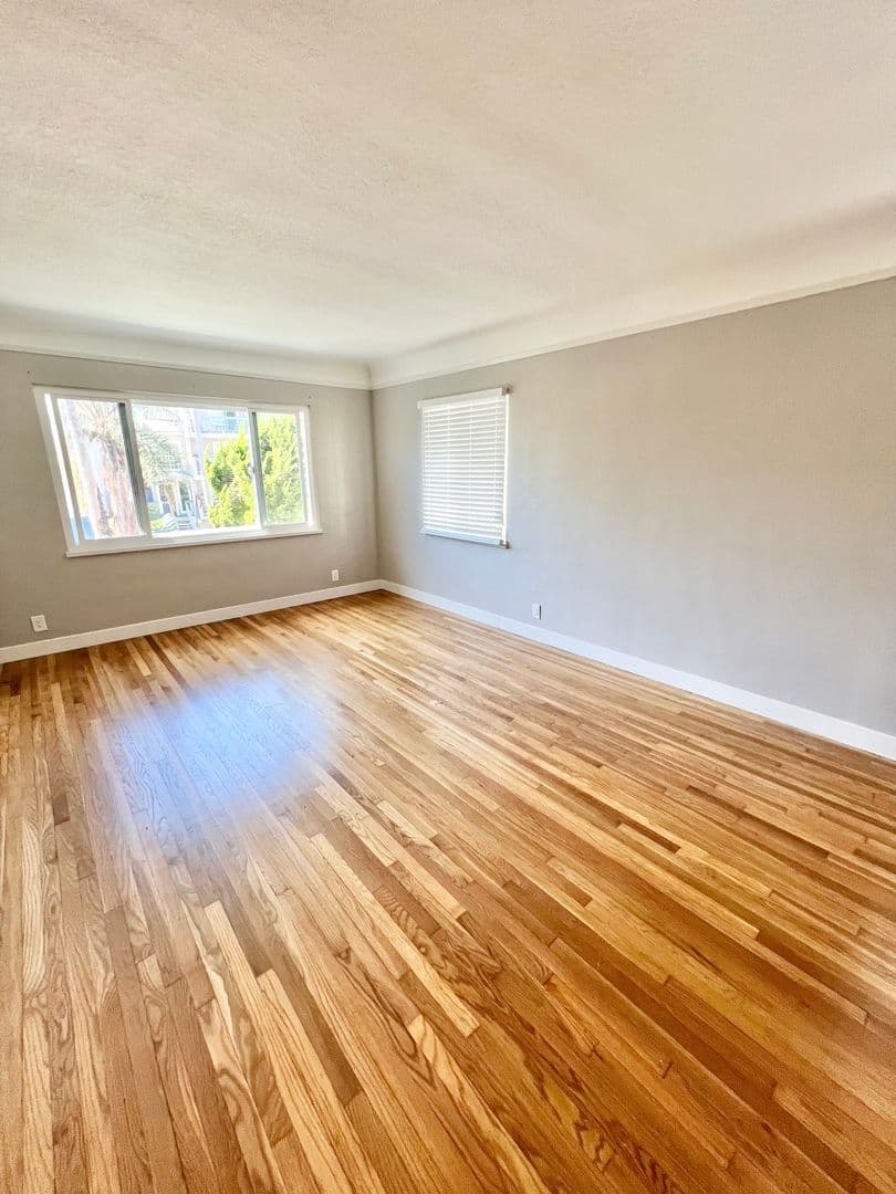 Long Beach Apartment: 106 Mira Mar Ave