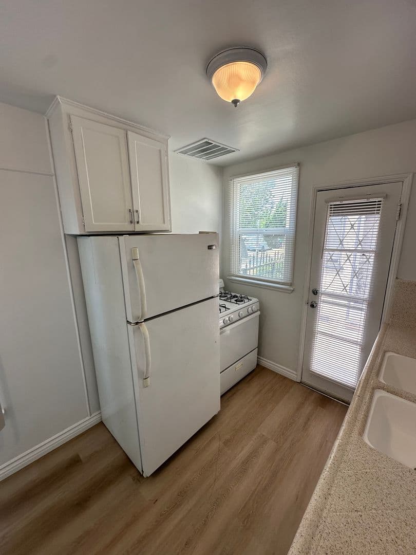 Long Beach Apartment: 4546 N. Banner Drive # 1