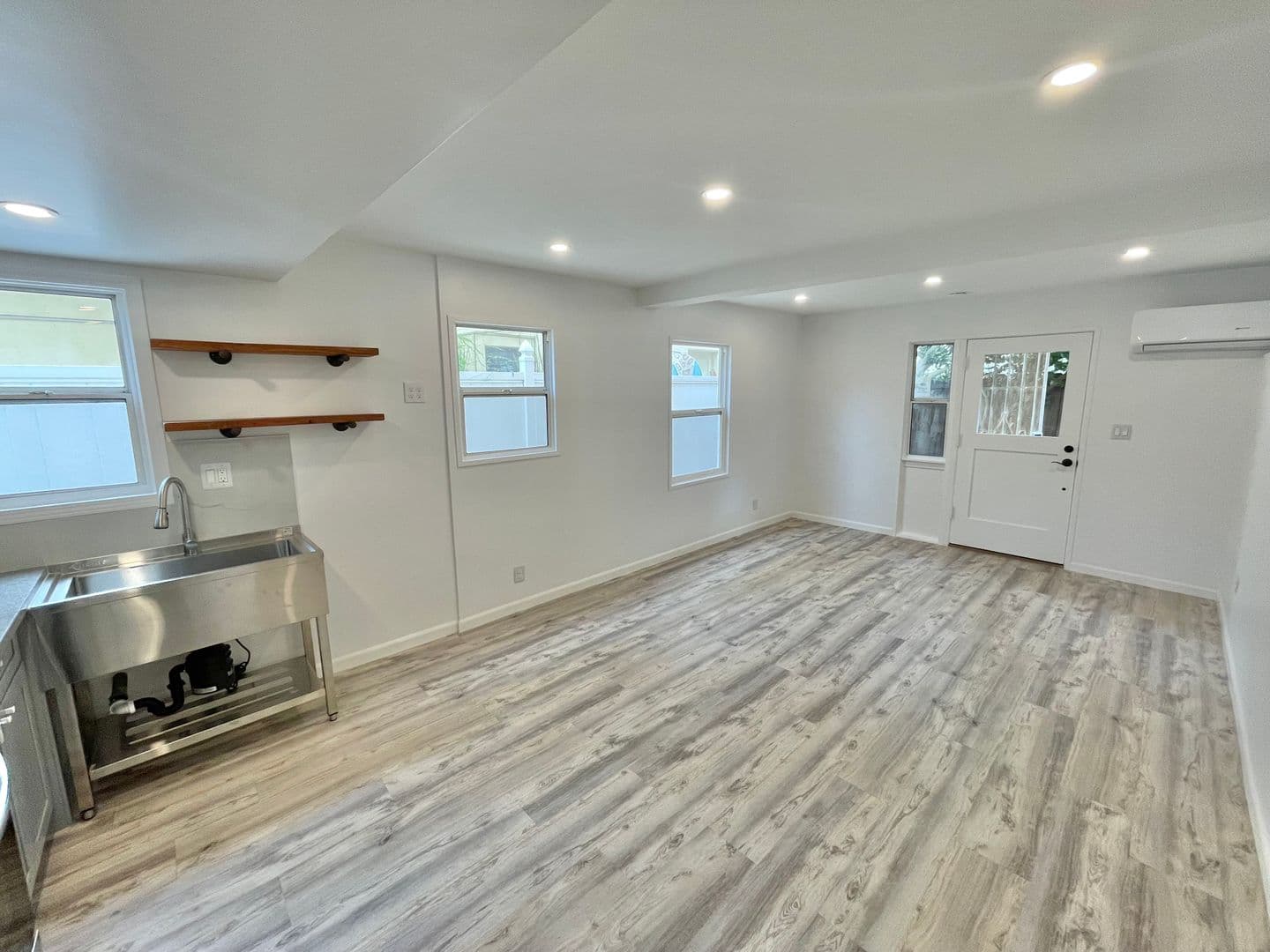 Long Beach Apartment: 45 65th Place