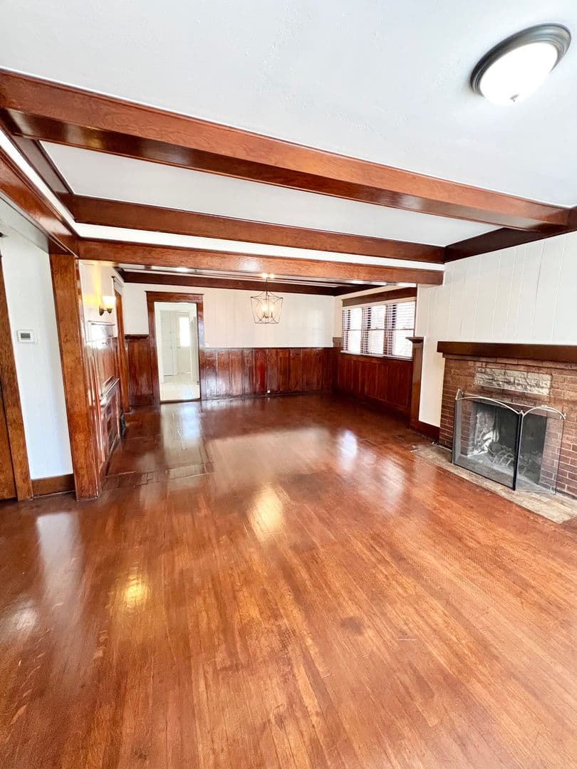 Long Beach Apartment: 1243 E Ocean Blvd