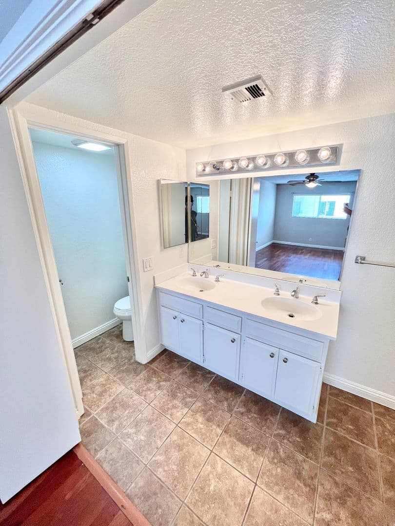 Long Beach Condo: 1919 E Beverly Way #201