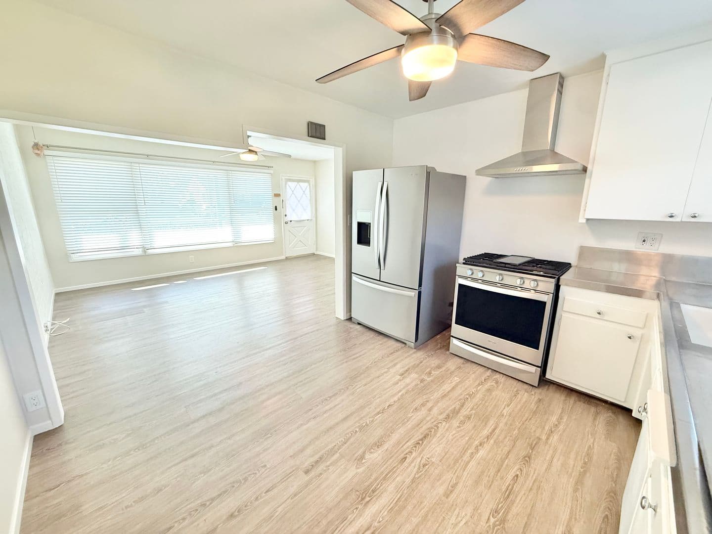 Lakewood House: 5418 Hayter Ave