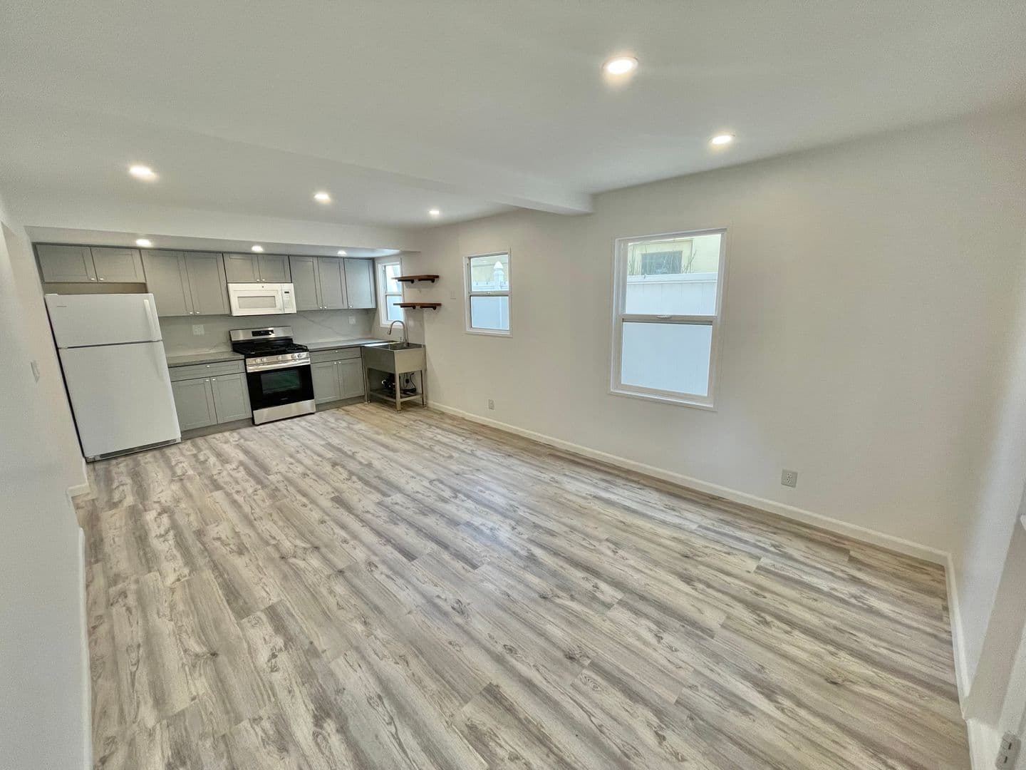 Long Beach Apartment: 45 65th Place