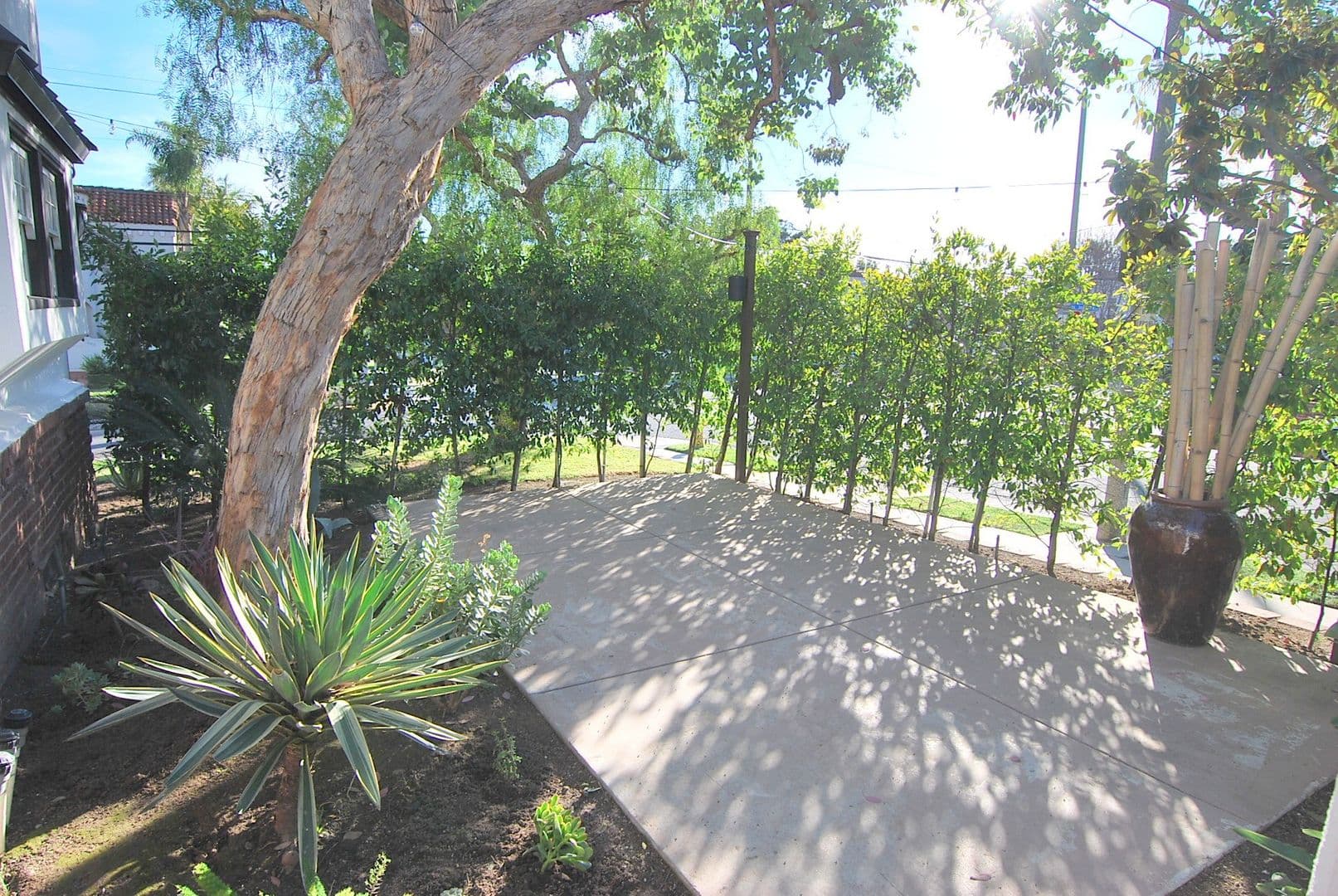Long Beach House: 4905 E Broadway
