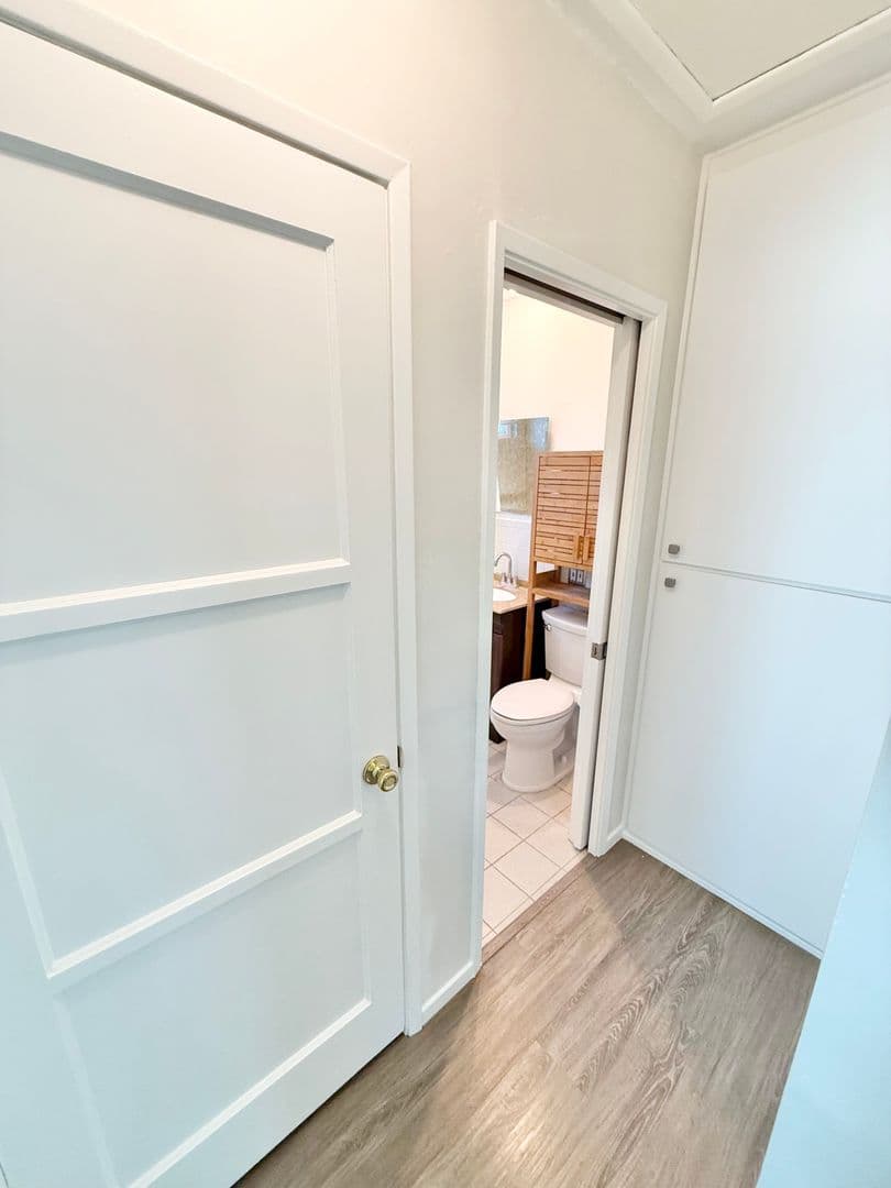Lakewood House: 5418 Hayter Ave