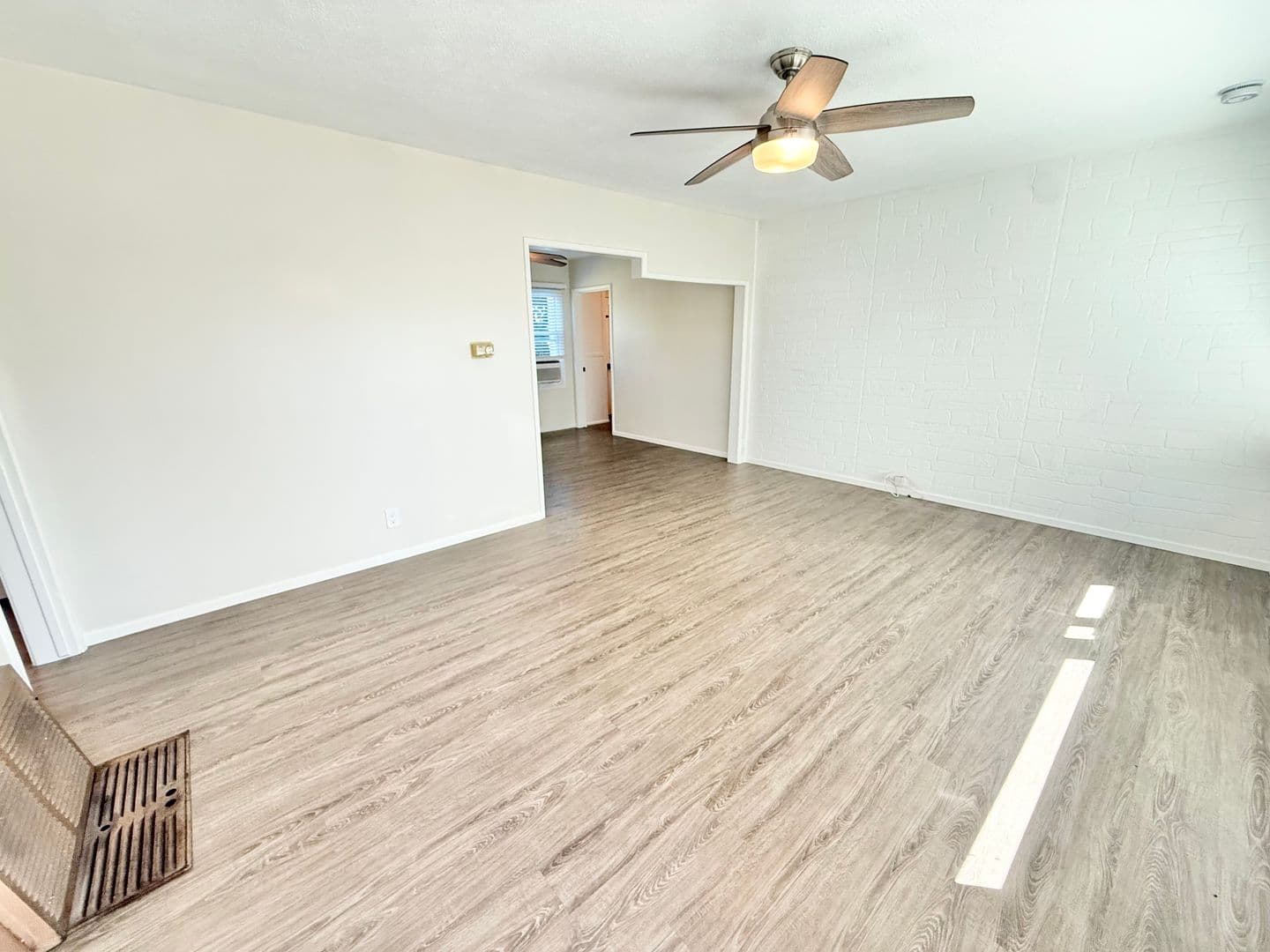 Lakewood House: 5418 Hayter Ave