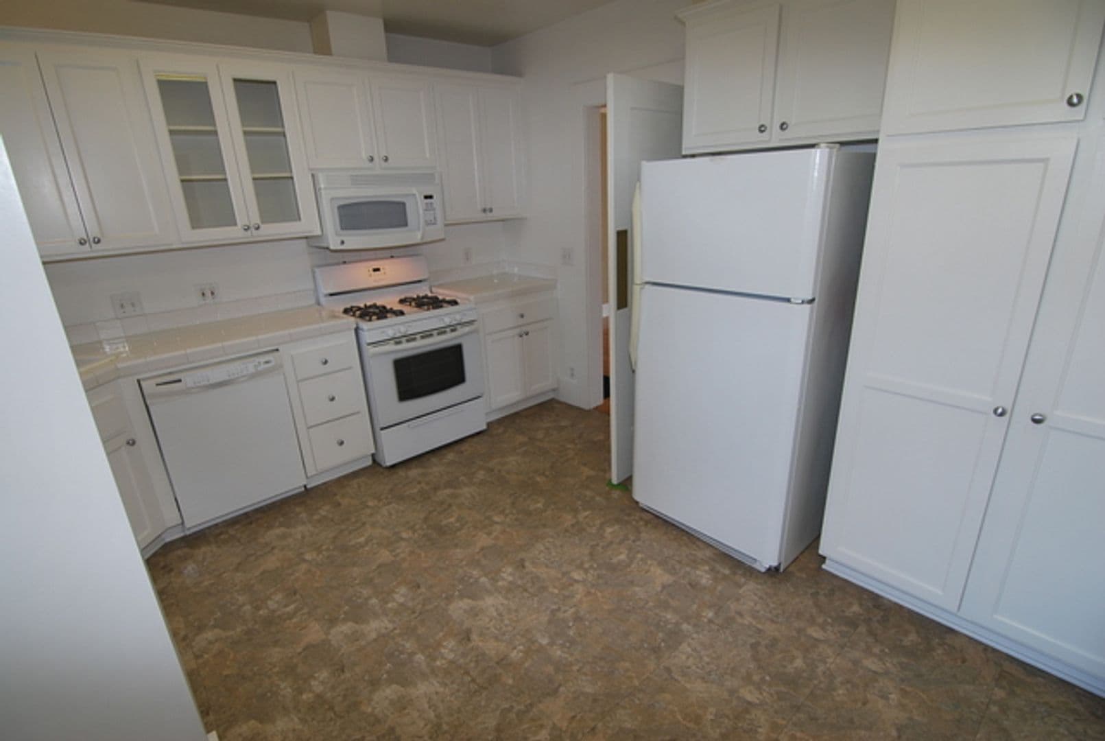 Long Beach Apartment: 210 Temple Ave