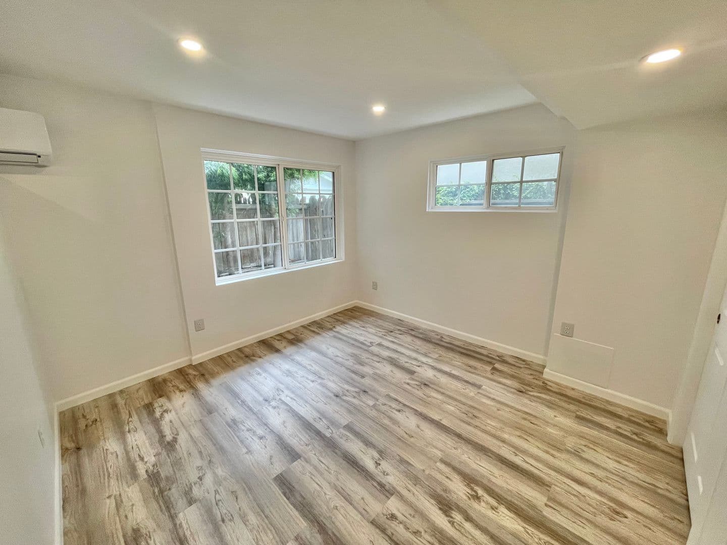 Long Beach Apartment: 45 65th Place