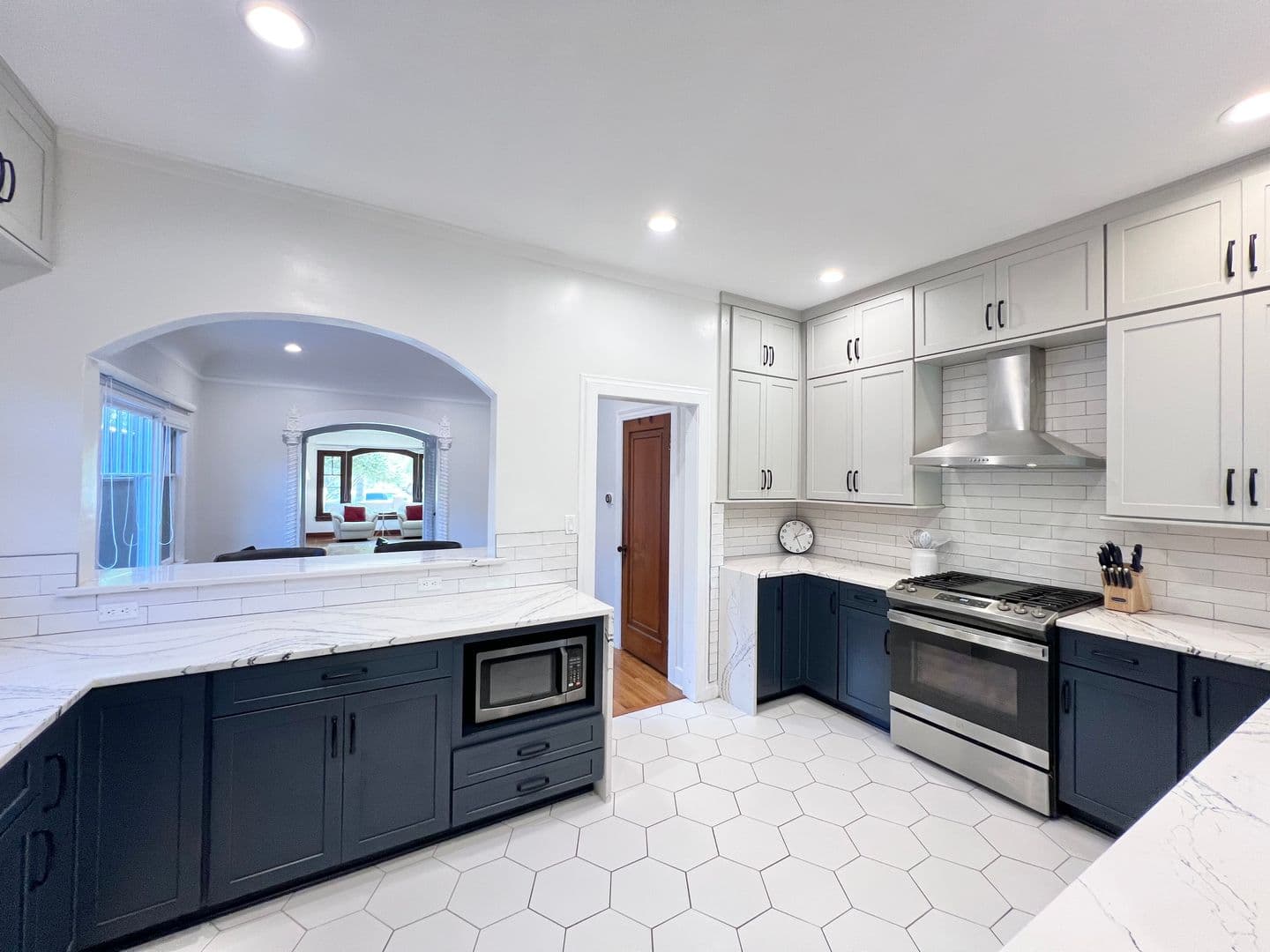 Long Beach Apartment: 4303 E 3rd St