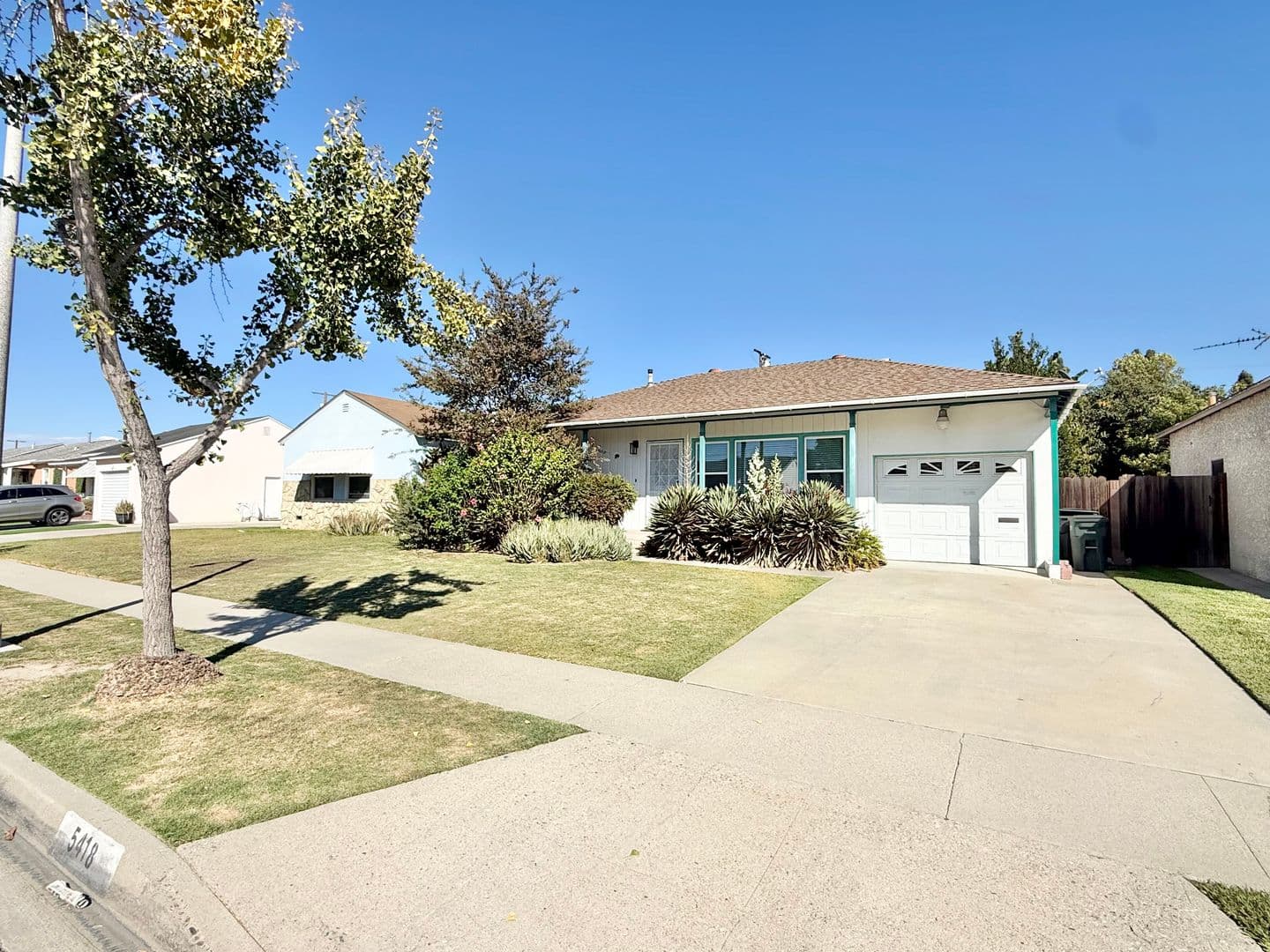 Lakewood House: 5418 Hayter Ave