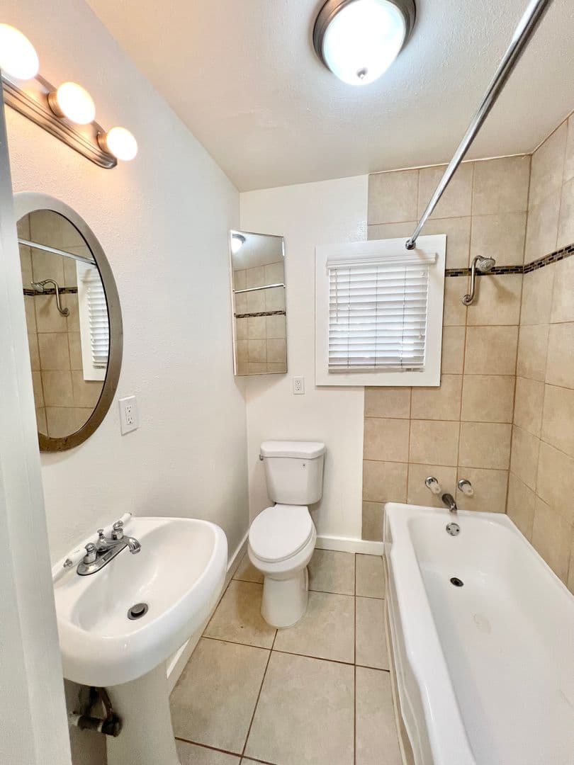 Long Beach Apartment: 1243 E Ocean Blvd