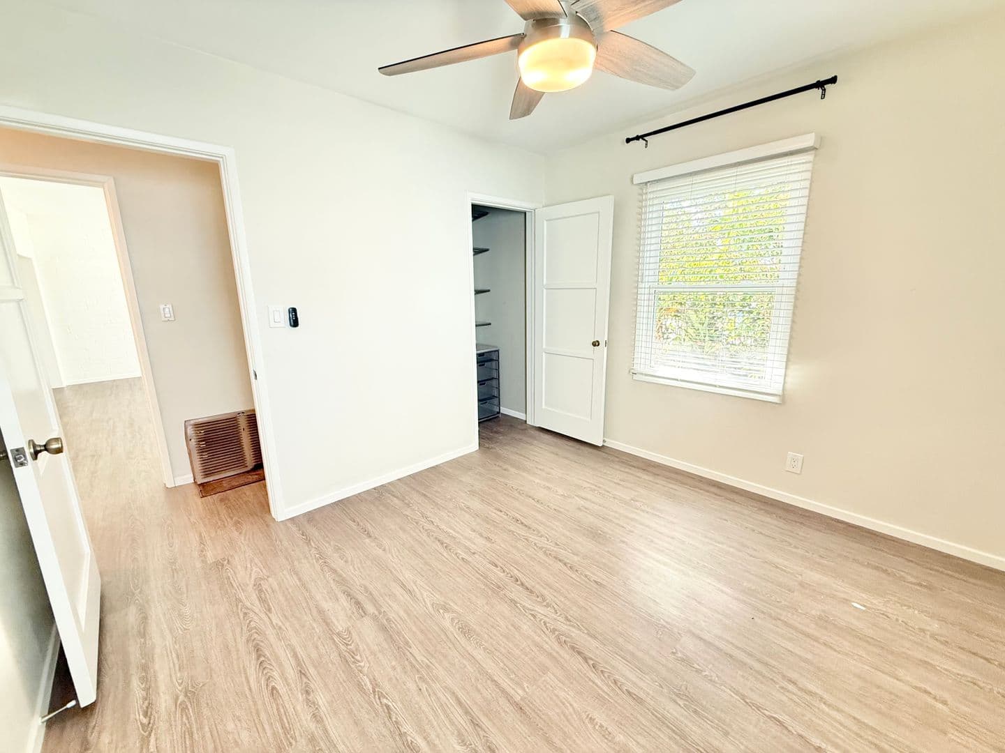 Lakewood House: 5418 Hayter Ave