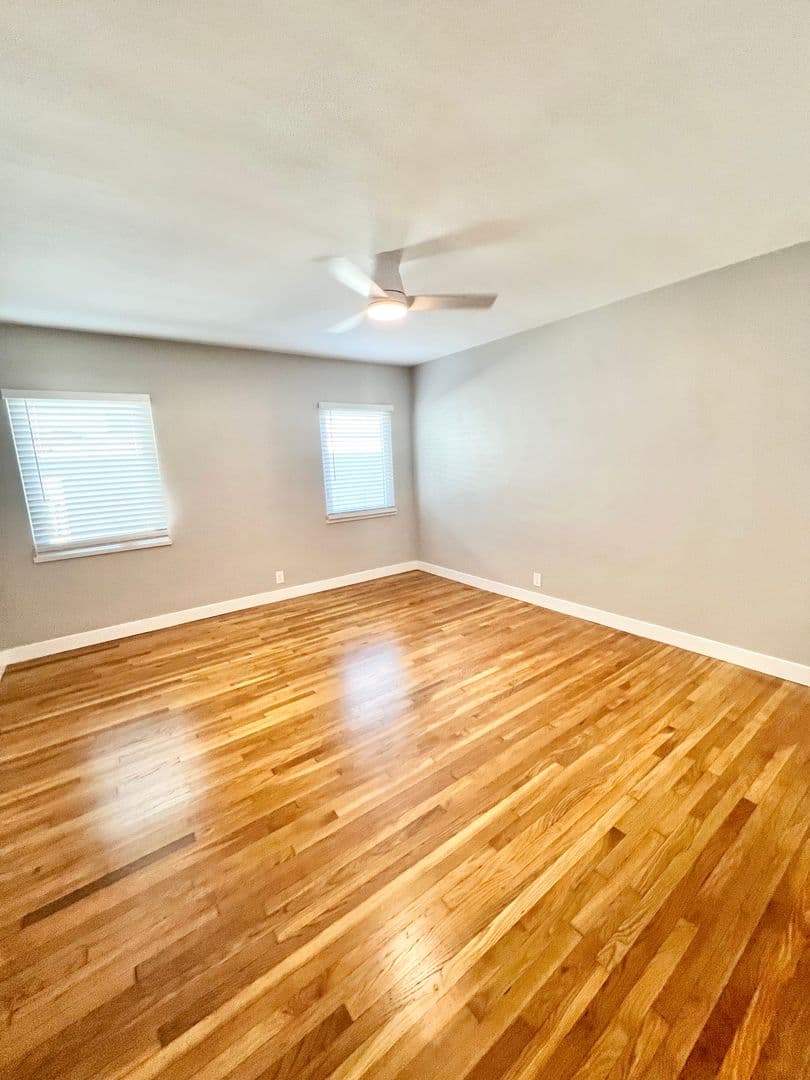 Long Beach Apartment: 106 Mira Mar Ave