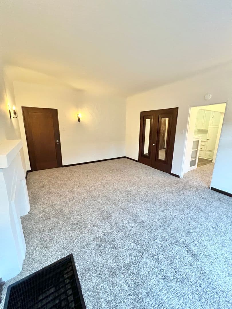 Long Beach Apartment: 658 Temple Ave