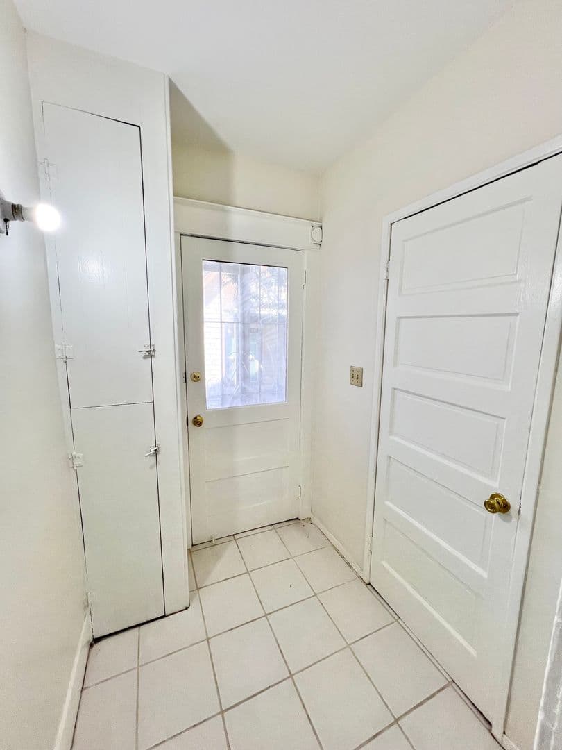 Long Beach Apartment: 1243 E Ocean Blvd