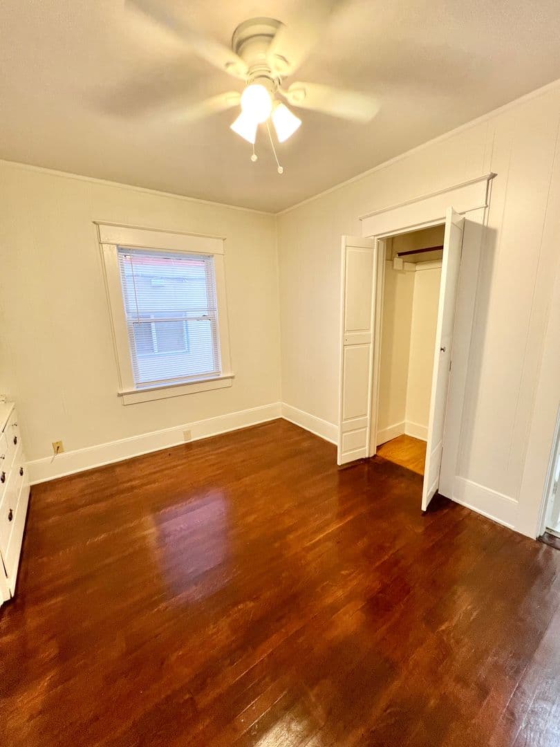 Long Beach Apartment: 1243 E Ocean Blvd