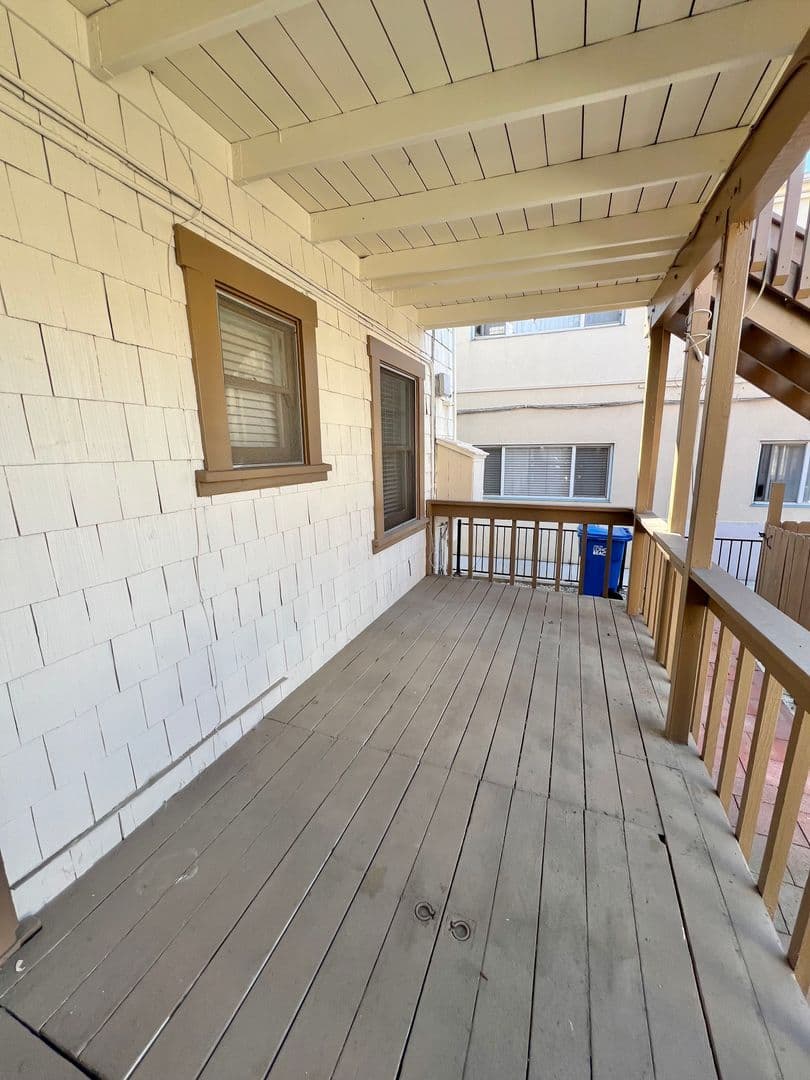 Long Beach Apartment: 1243 E Ocean Blvd
