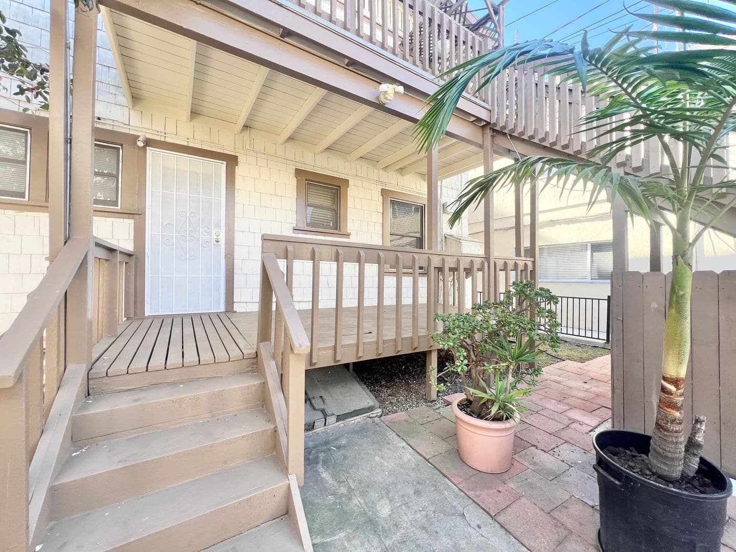 Long Beach Apartment: 1243 E Ocean Blvd