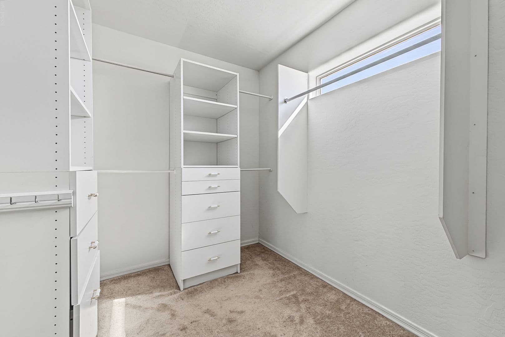 Phoenix House: 1549 E. Las Palmaritas Dr