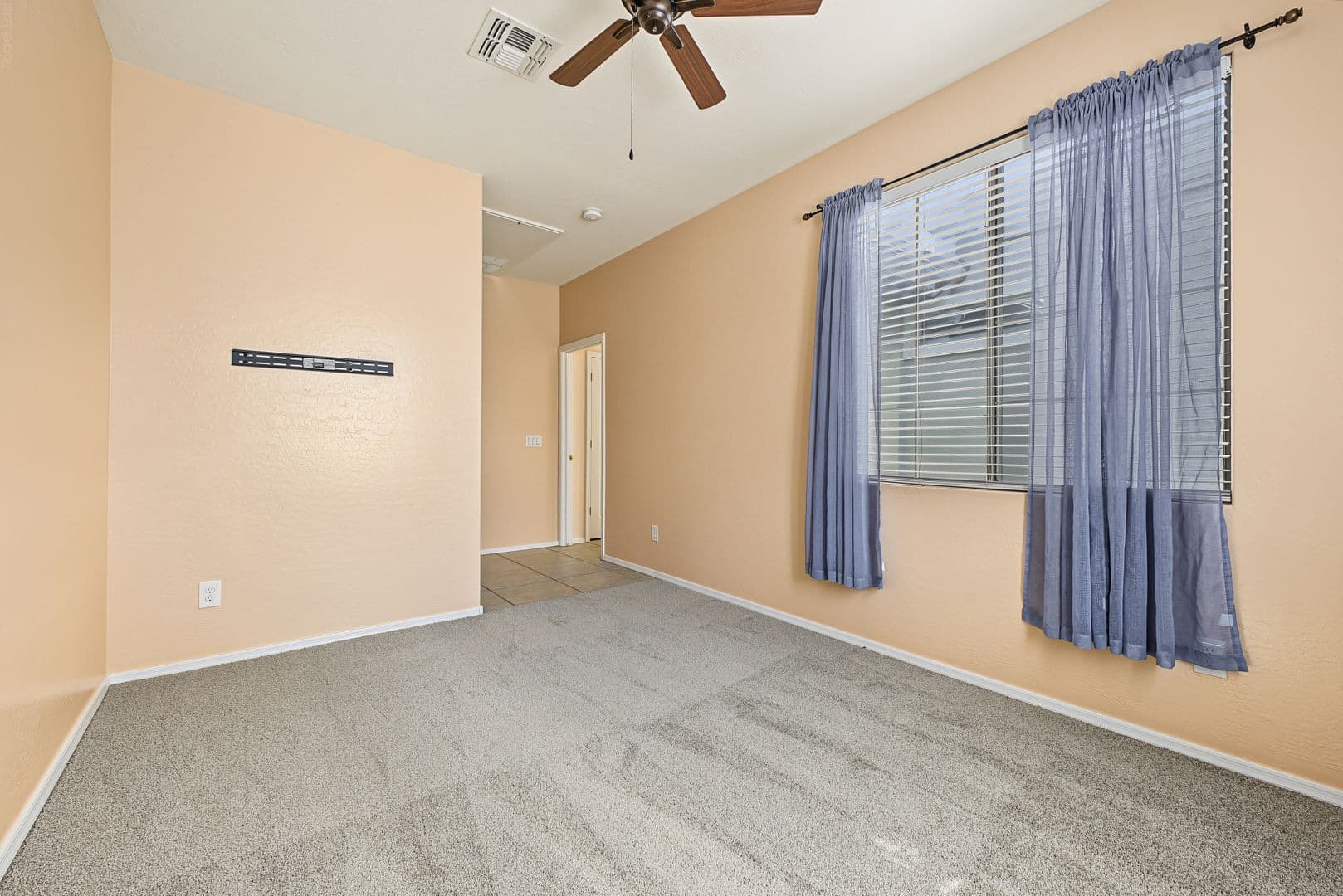 Chandler House: 152 W Hawk Way