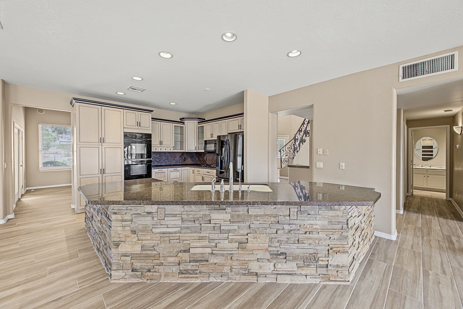 Phoenix House: 1549 E. Las Palmaritas Dr