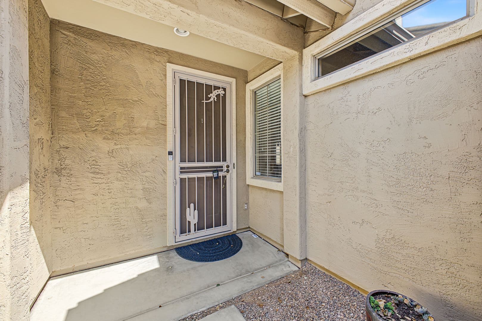Chandler House: 152 W Hawk Way