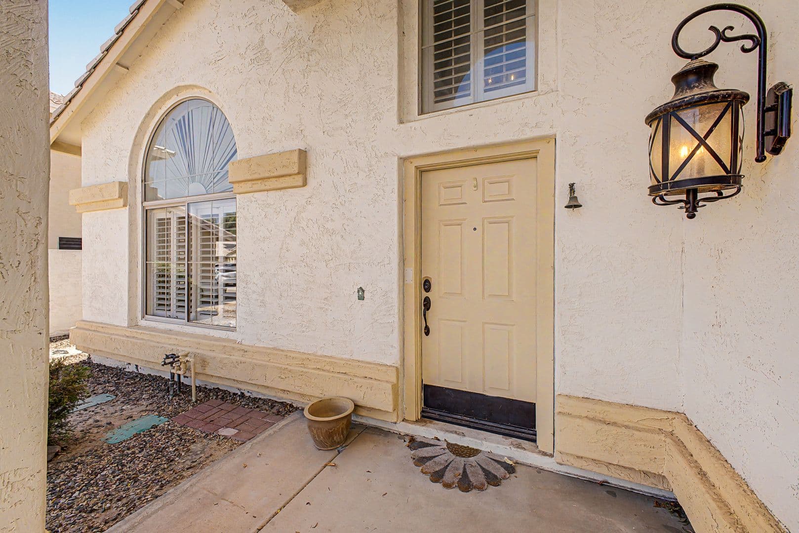 Chandler House: 1935 W Mockingbird Dr.