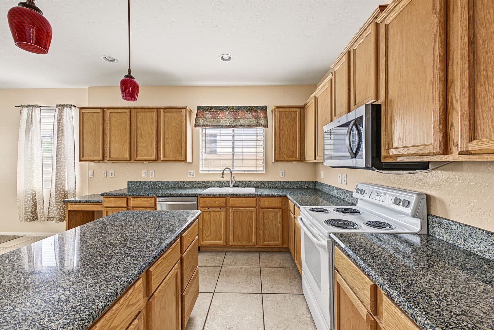 Chandler House: 152 W Hawk Way