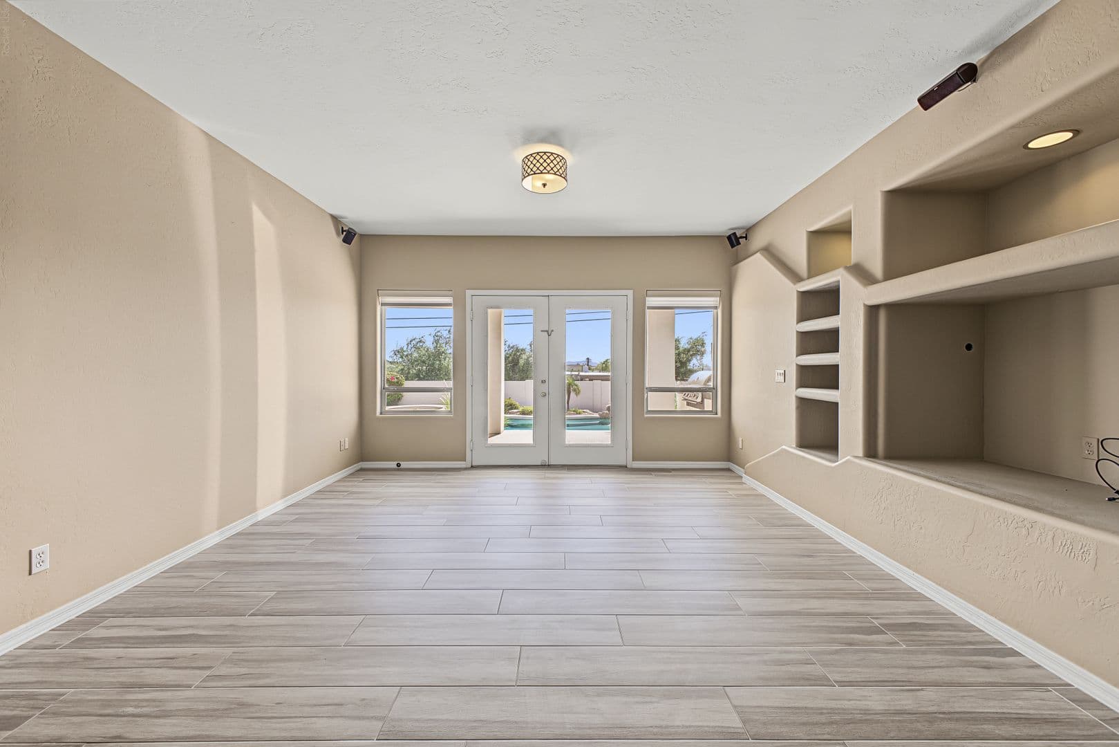 Phoenix House: 1549 E. Las Palmaritas Dr