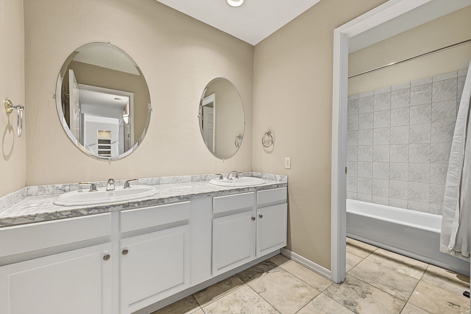 Phoenix House: 1549 E. Las Palmaritas Dr