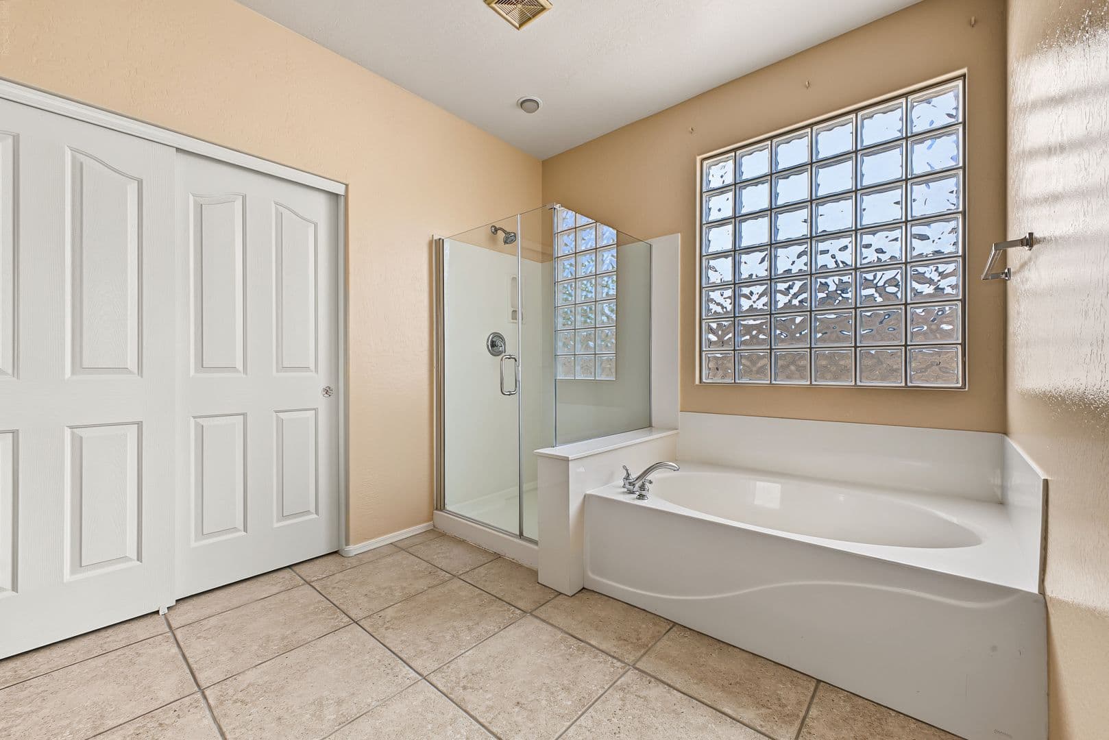 Chandler House: 152 W Hawk Way
