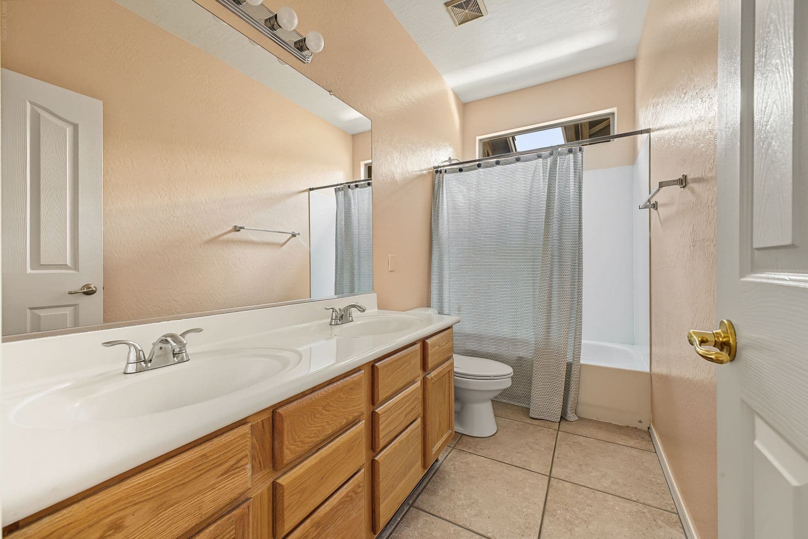 Chandler House: 152 W Hawk Way