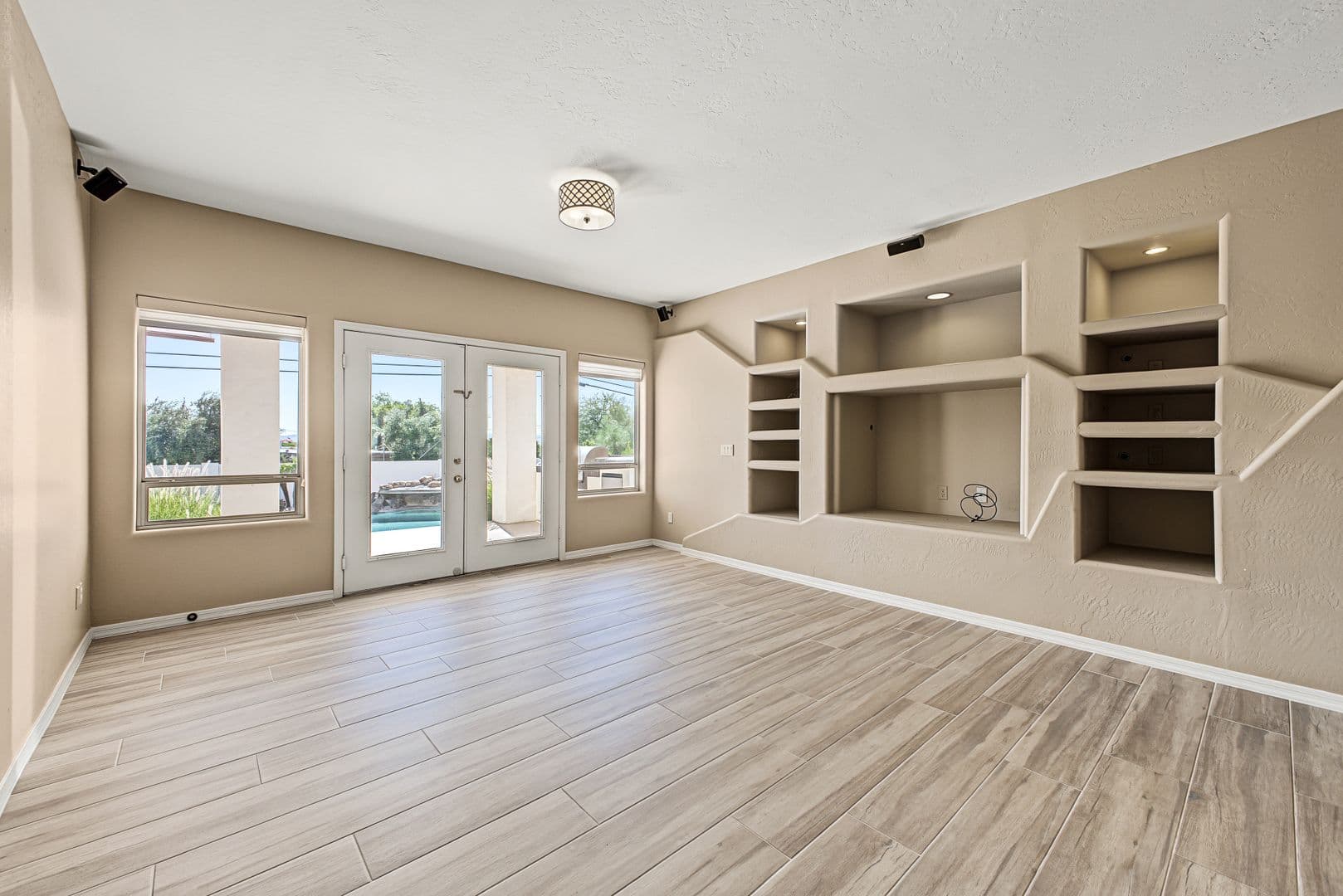 Phoenix House: 1549 E. Las Palmaritas Dr