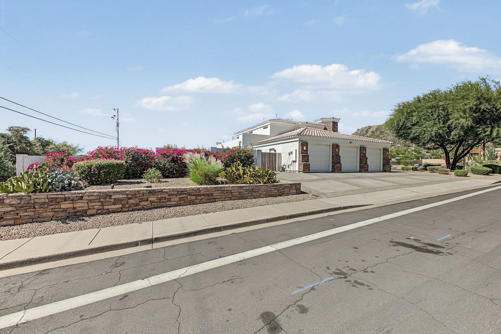 Phoenix House: 1549 E. Las Palmaritas Dr