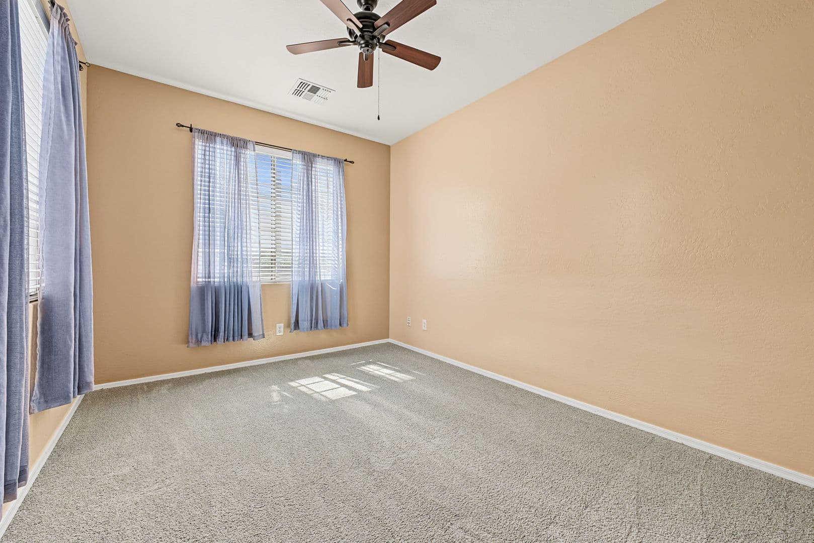 Chandler House: 152 W Hawk Way