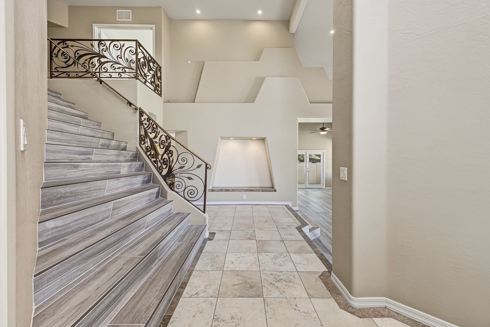 Phoenix House: 1549 E. Las Palmaritas Dr