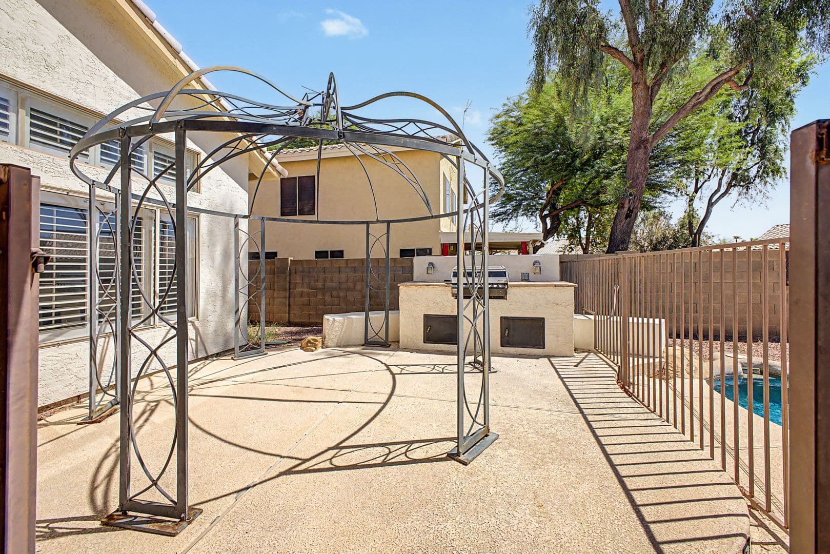 Chandler House: 1935 W Mockingbird Dr.