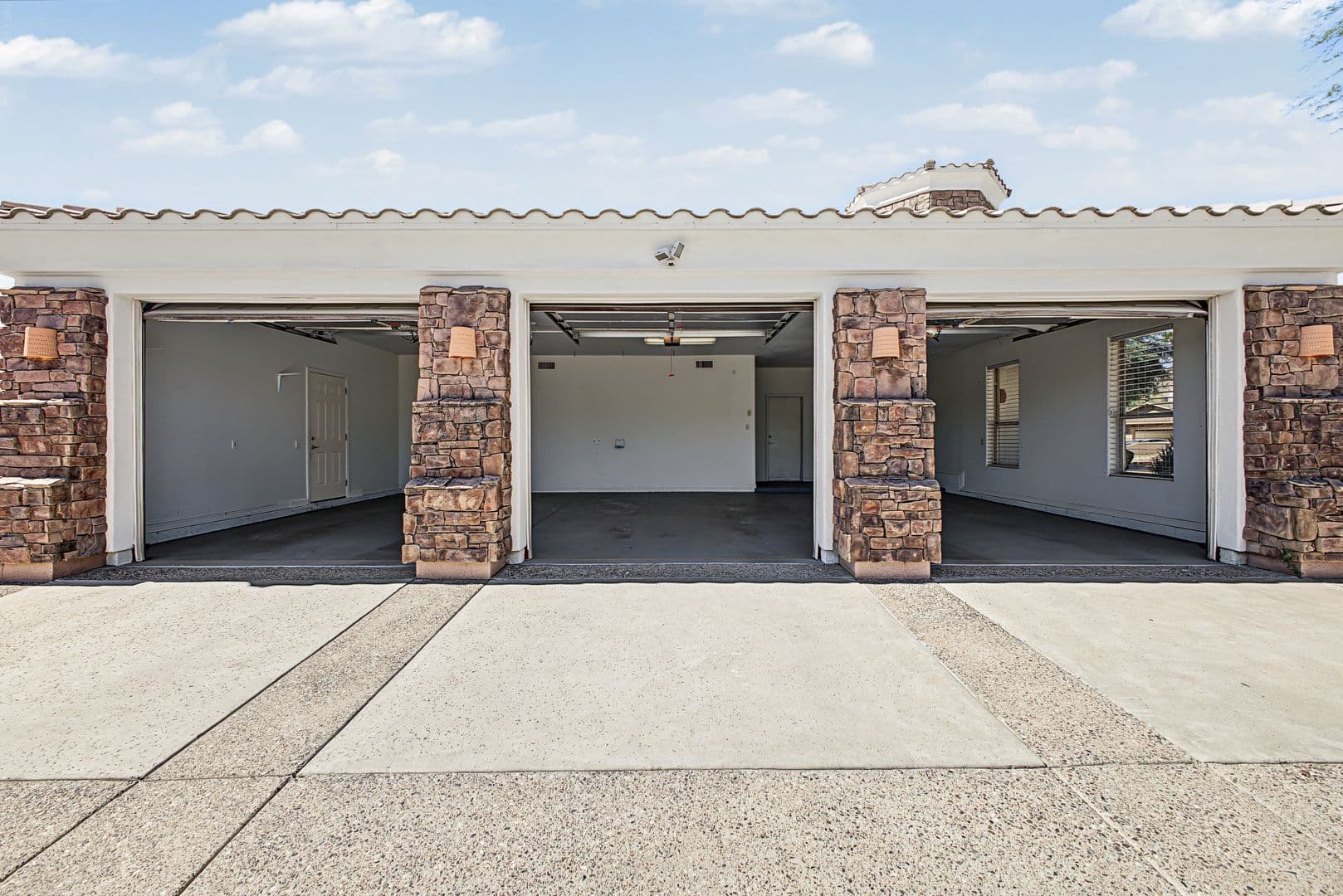 Phoenix House: 1549 E. Las Palmaritas Dr