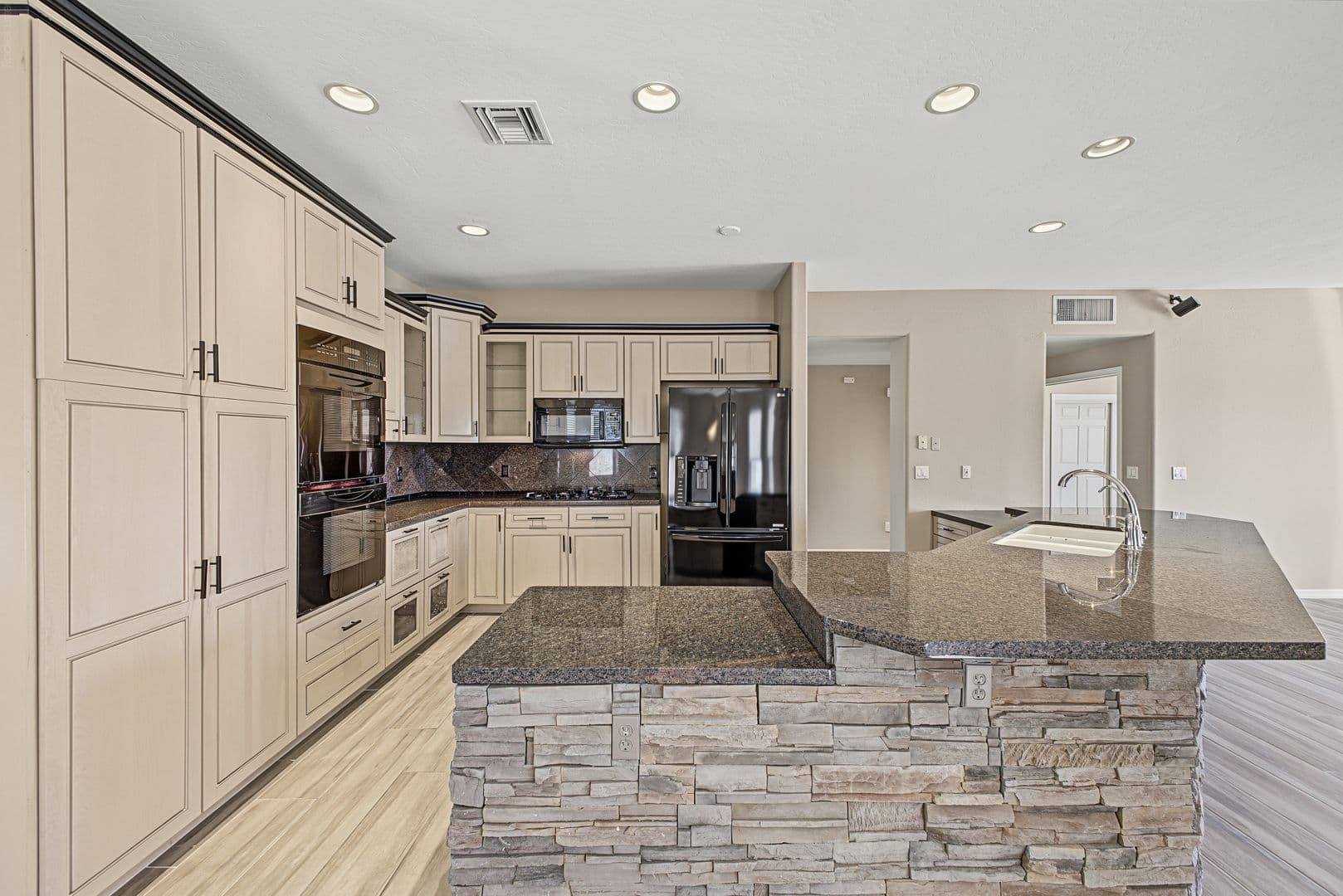 Phoenix House: 1549 E. Las Palmaritas Dr