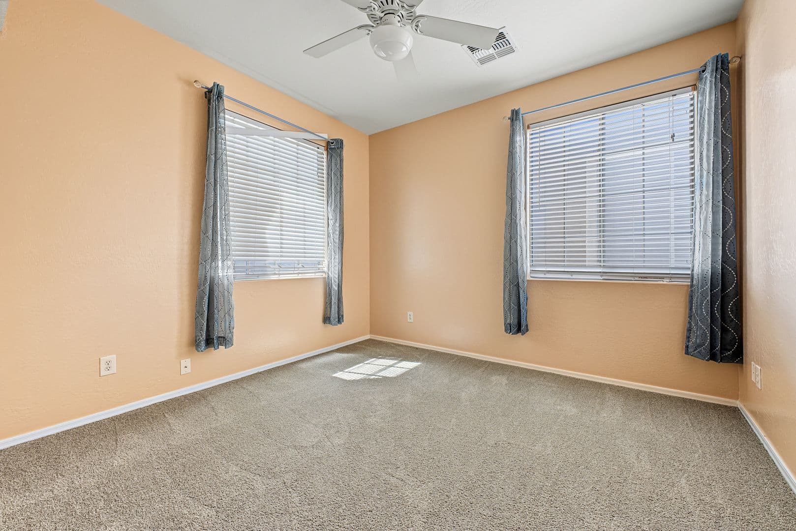 Chandler House: 152 W Hawk Way