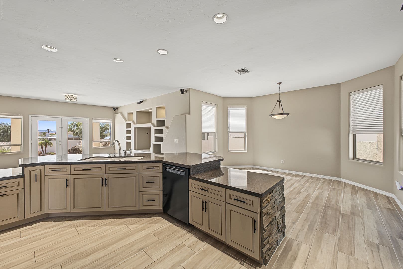 Phoenix House: 1549 E. Las Palmaritas Dr