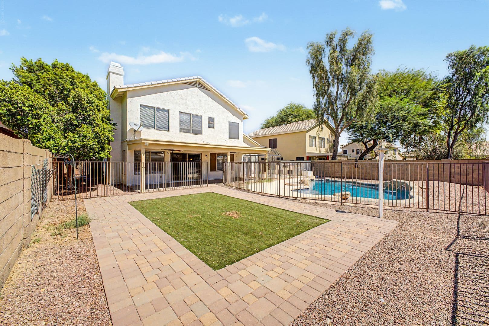 Chandler House: 1935 W Mockingbird Dr.