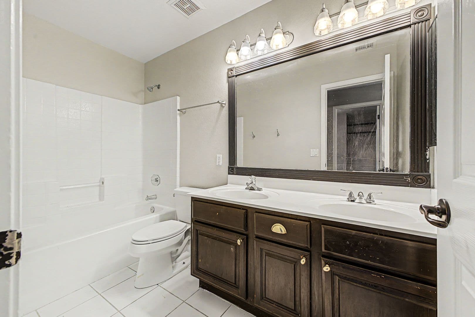 Chandler House: 1935 W Mockingbird Dr.