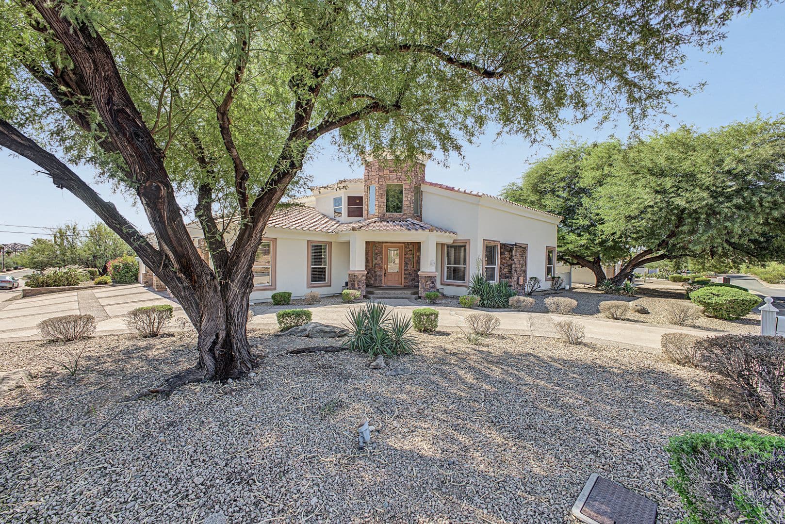 Phoenix House: 1549 E. Las Palmaritas Dr