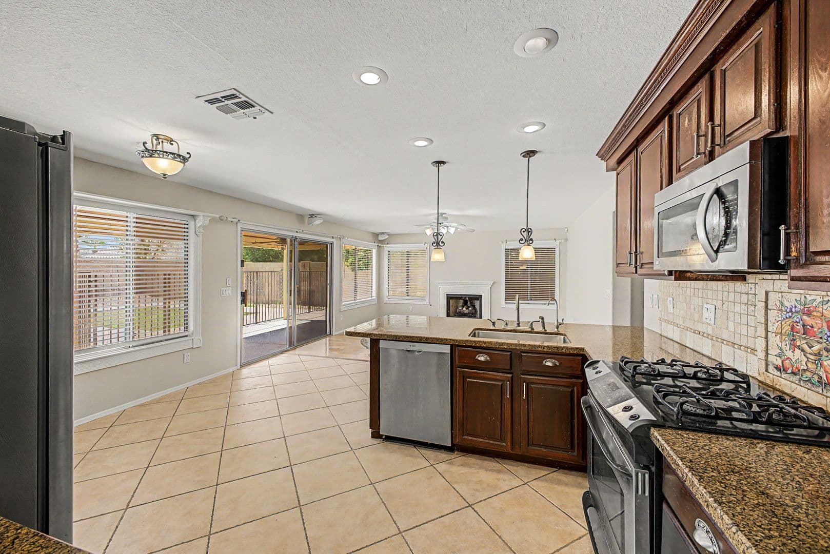Chandler House: 1935 W Mockingbird Dr.