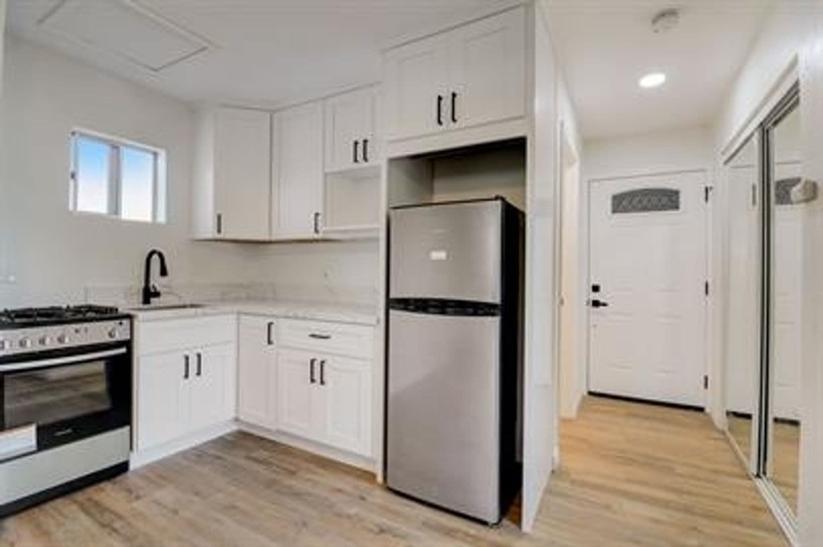 Imperial Beach Apartment: 902 9th St. Imperial Beach