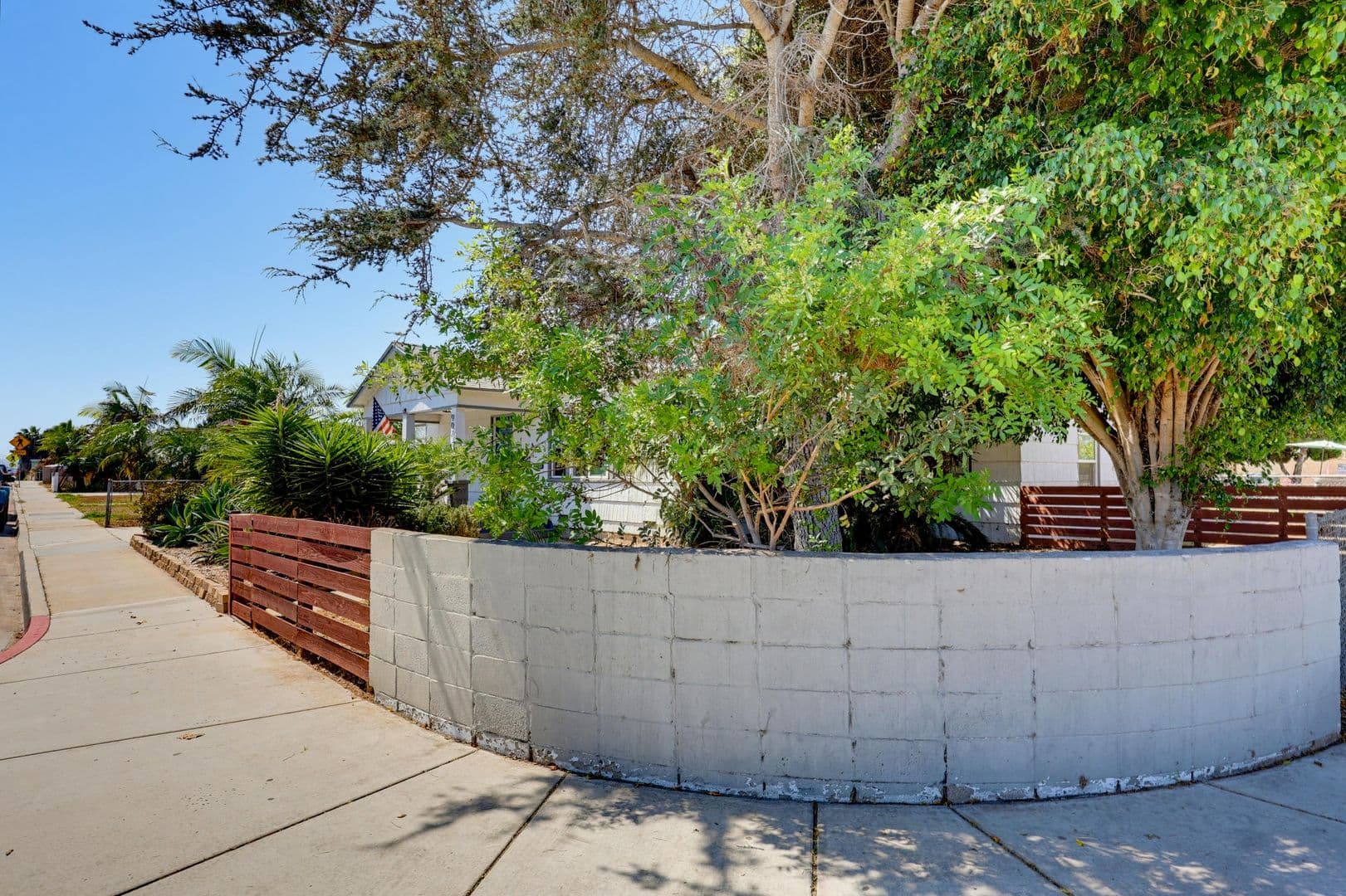 Imperial Beach Apartment: 902 9th St. Imperial Beach