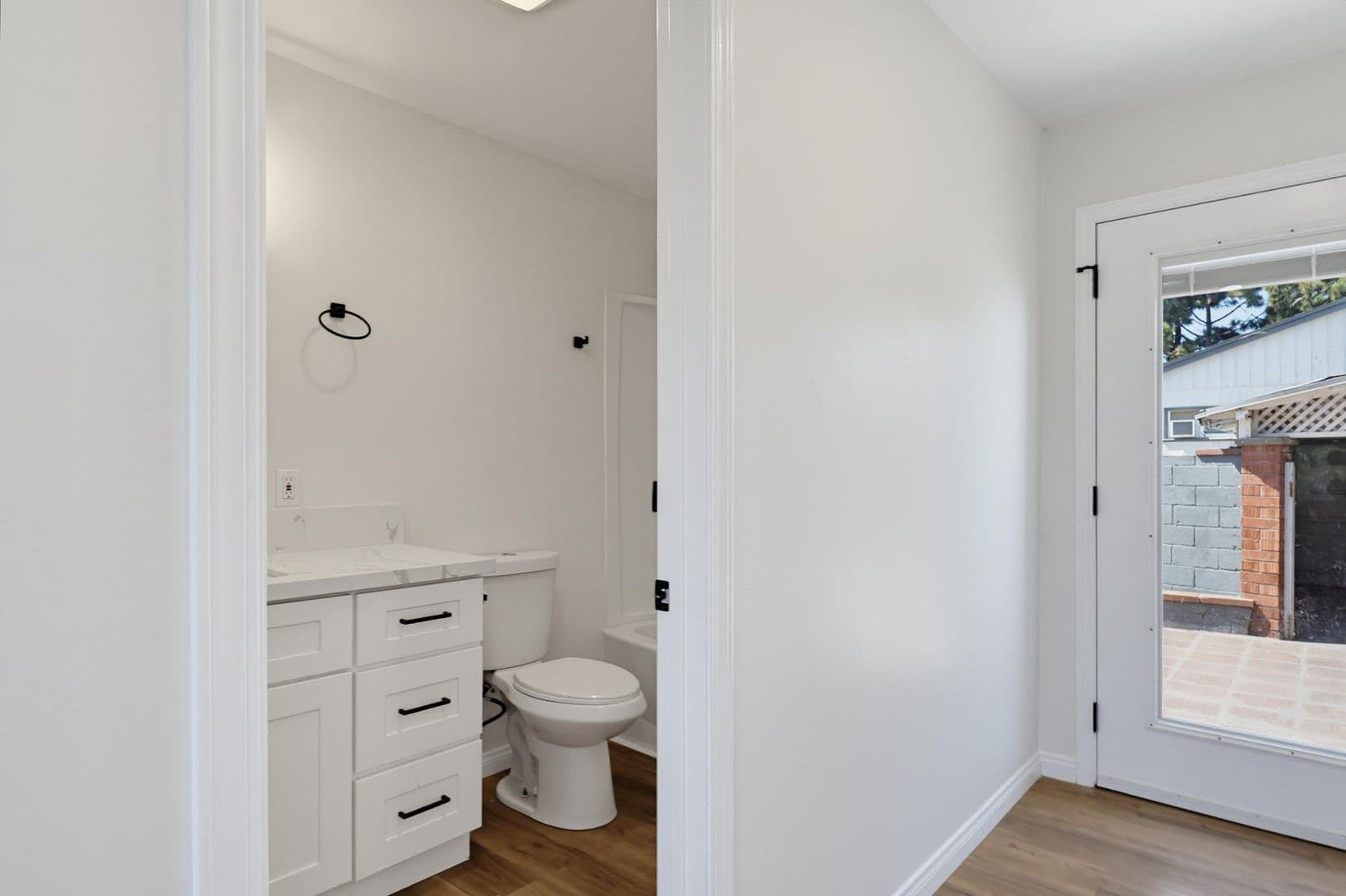 Imperial Beach Apartment: 902 9th St. Imperial Beach