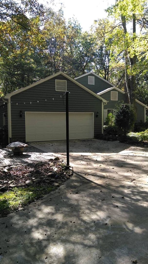Matthews House: 433 Raintree Drive