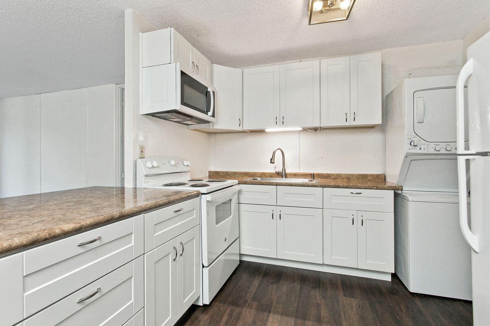 Mililani House: 95061 Waikalani Dr. D204